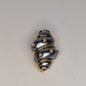 KJL KENNETH J LANE Gray Faux Pearl Sea Shell Vintage (One Earring)